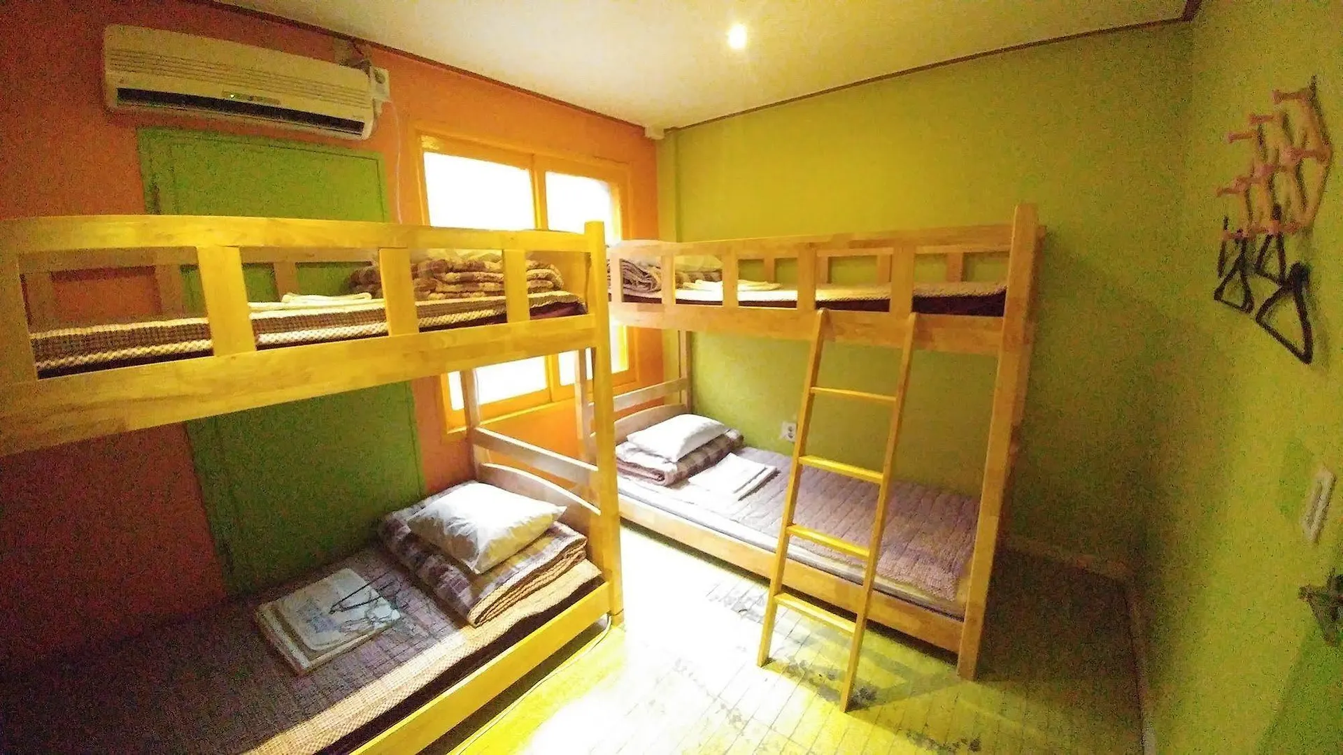Popcorn Hostel Busan Station 2*,