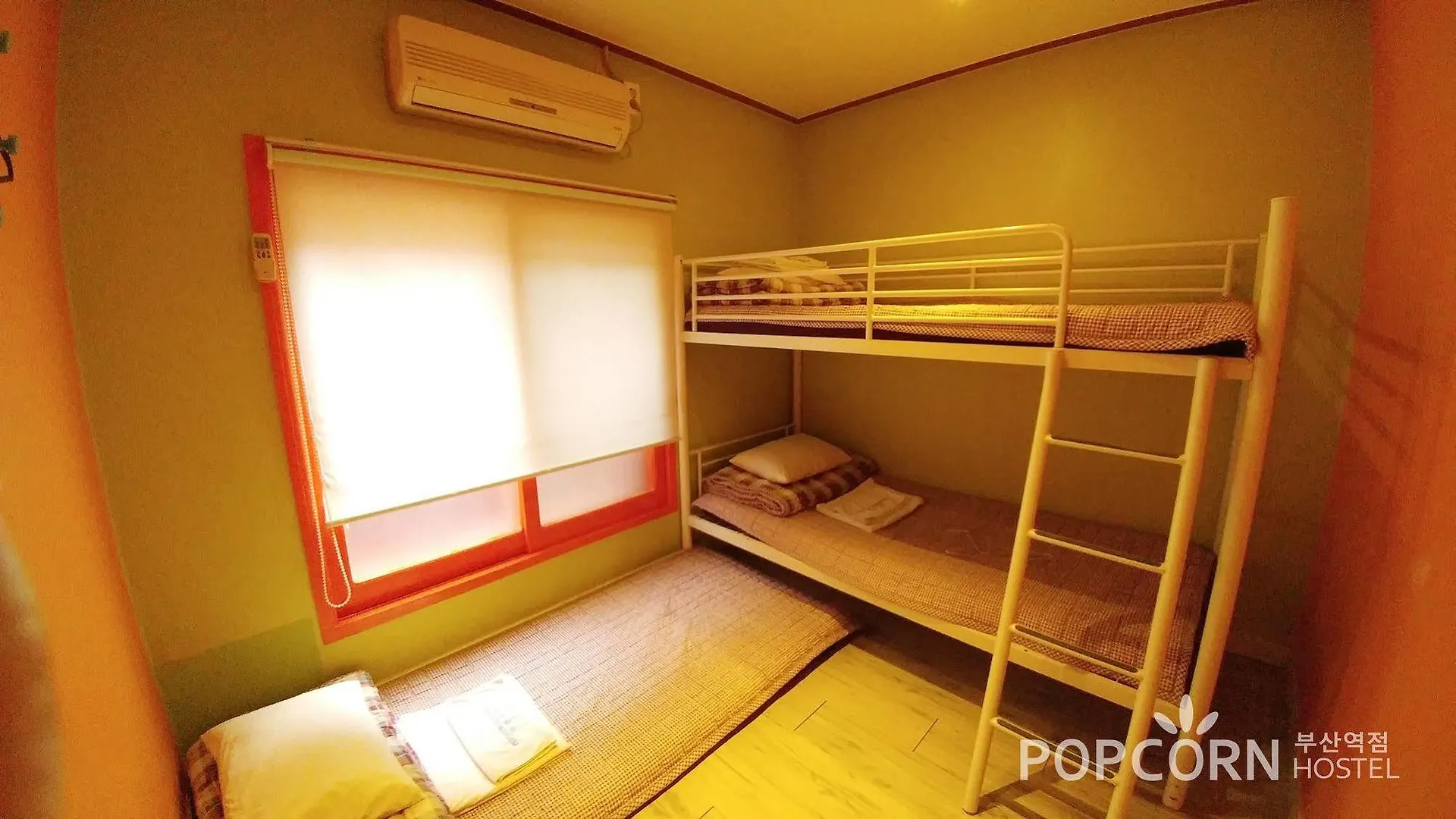 Popcorn Hostel Busan Station 2*,