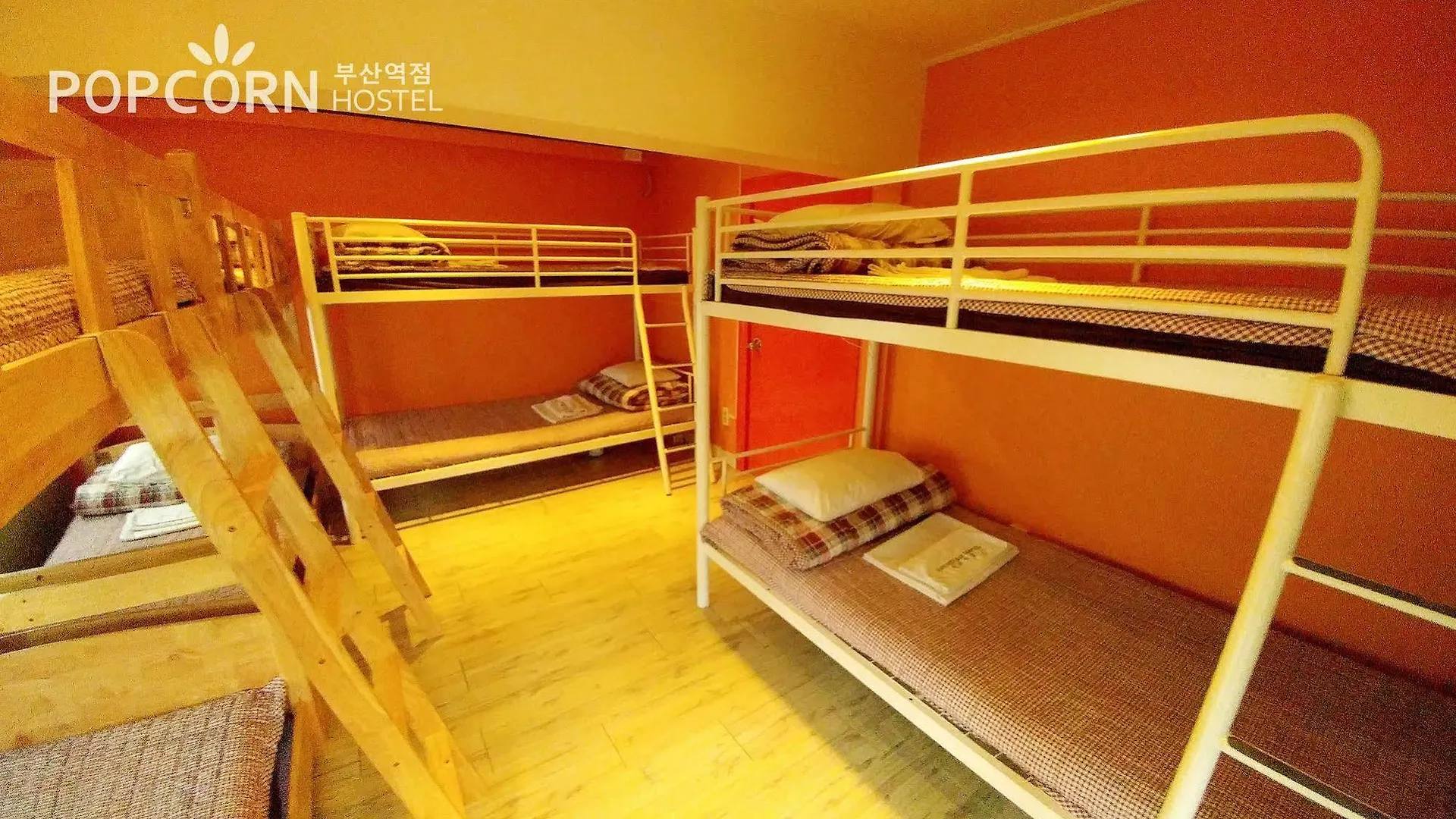Popcorn Hostel Busan Station 2*,  South Korea